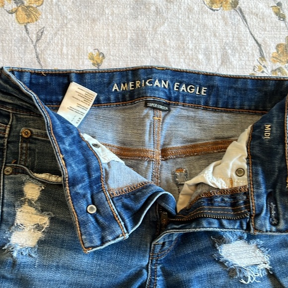 American Eagle Super Stretch Midi Shorts Size 2 - Picture 2 of 3